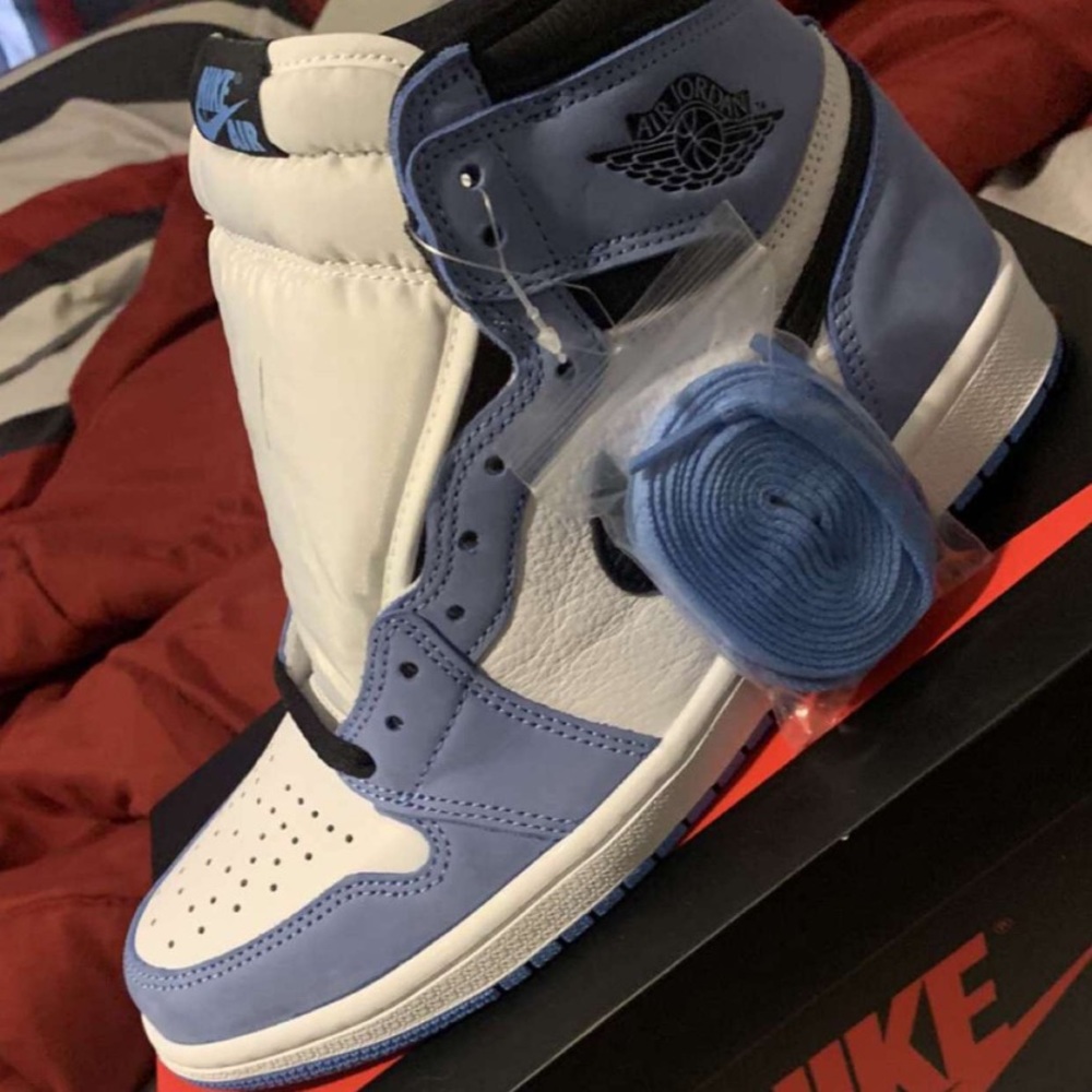 Jordan 1 UNC blues - Picture 1 of 1